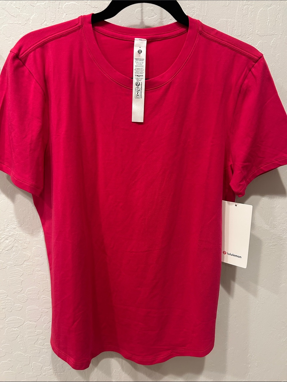 Lululemon Women’s “Live Crew” Neck T-Shirt - Bright Pink size 8